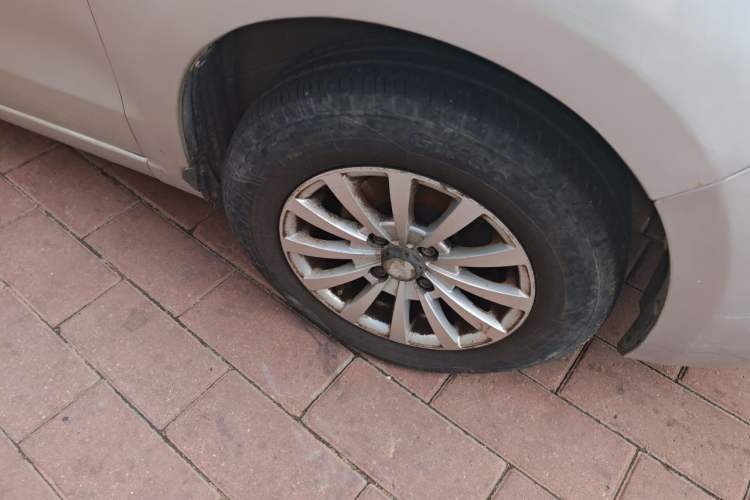 Used Chevrolet Sail 2013 Sedan 1.2L Manual Fashionable Happiness Edition Right Front Wheel Hub