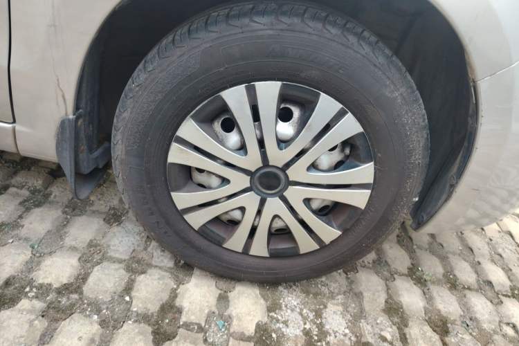 Used Chevrolet Sail 2013 Sedan 1.2L Manual Fashionable Happiness Edition Right Front Wheel Hub