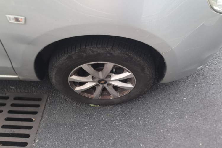 Used Chevrolet Sail 2013 Sedan 1.2L Manual Fashionable Happiness Edition Right Front Wheel Hub