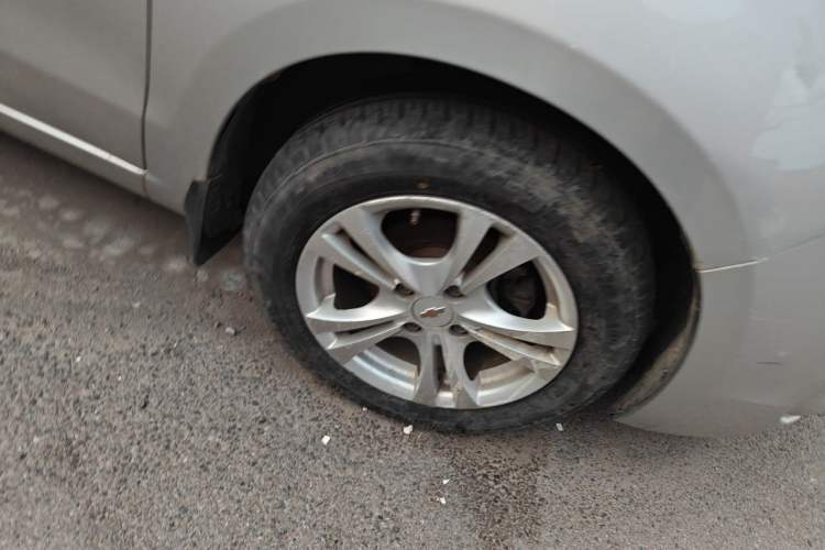 Used Chevrolet Sail 2013 Sedan 1.4L Manual Happiness Edition II Right Front Wheel Hub