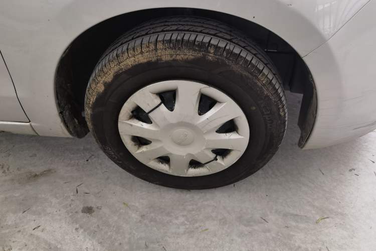 Used Chevrolet Sail 2013 Sedan 1.2L Manual Fashionable Happiness Edition Right Front Wheel Hub
