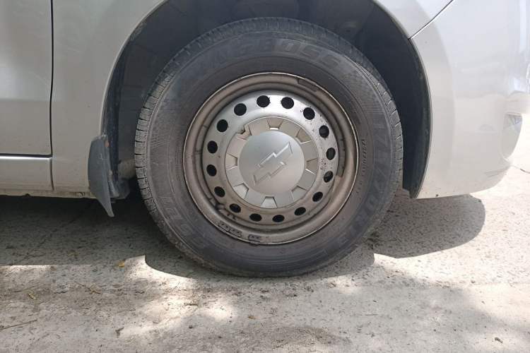 Used Chevrolet Sail 2013 Sedan 1.2L Manual Fashionable Happiness Edition Right Front Wheel Hub