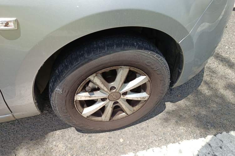 Used Chevrolet Sail 2013 Sedan 1.2L Manual Warm Edition Right Front Wheel Hub