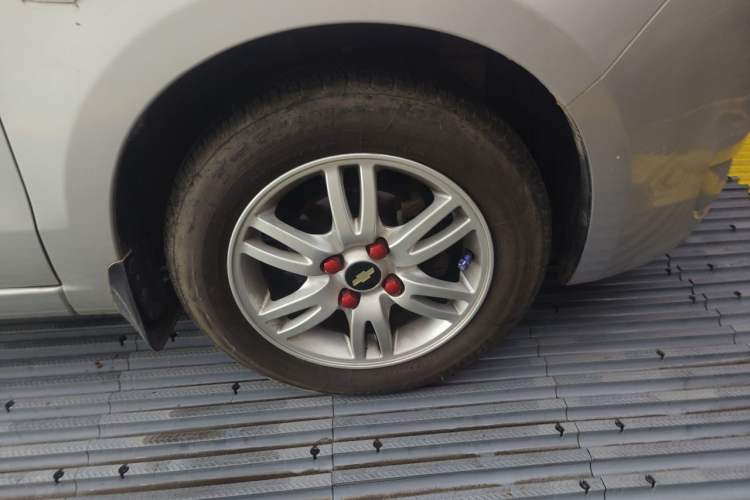 Used Chevrolet Sail 2013 Sedan 1.4L Manual Ideal Edition Right Front Wheel Hub