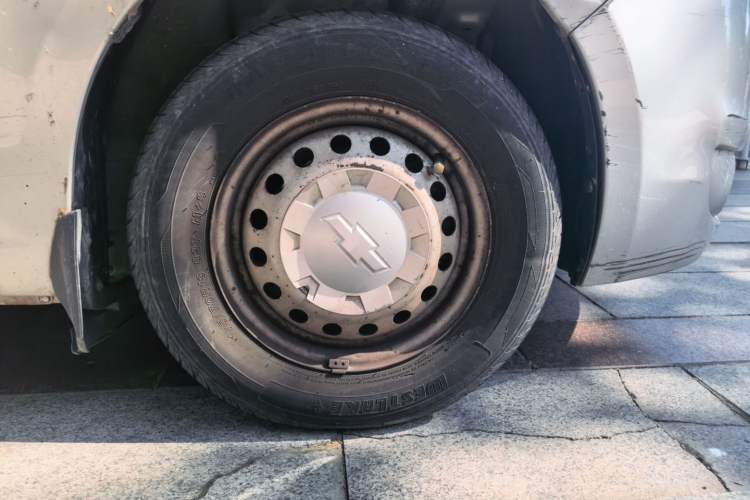 Used Chevrolet Sail 2013 Sedan 1.2L Manual Fashionable Happiness Edition Right Front Wheel Hub