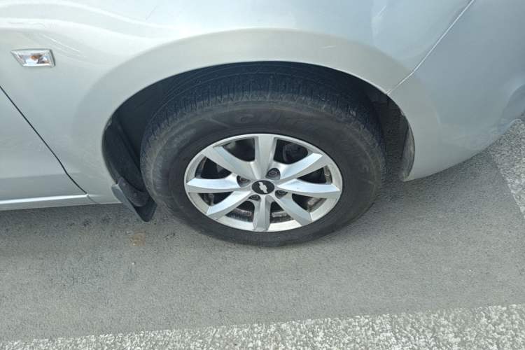 Used Chevrolet Sail 2013 Sedan 1.2L Manual Fashionable Happiness Edition Right Front Wheel Hub