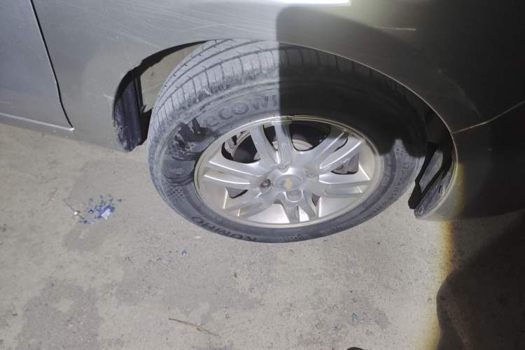 Used Chevrolet Sail 2013 Sedan 1.4L Manual Ideal Happiness Edition Right Front Wheel Hub