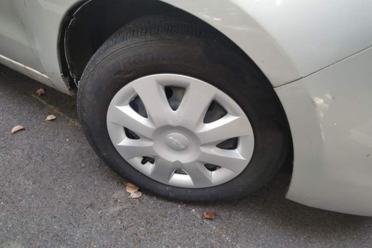 Used Chevrolet Sail 2013 Sedan 1.4L Manual Elegance Edition Right Front Wheel Hub