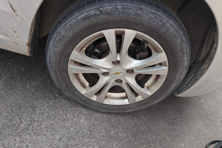 Used Chevrolet Sail 2013 Sedan 1.4L Manual Elegance Edition Right Front Wheel Hub