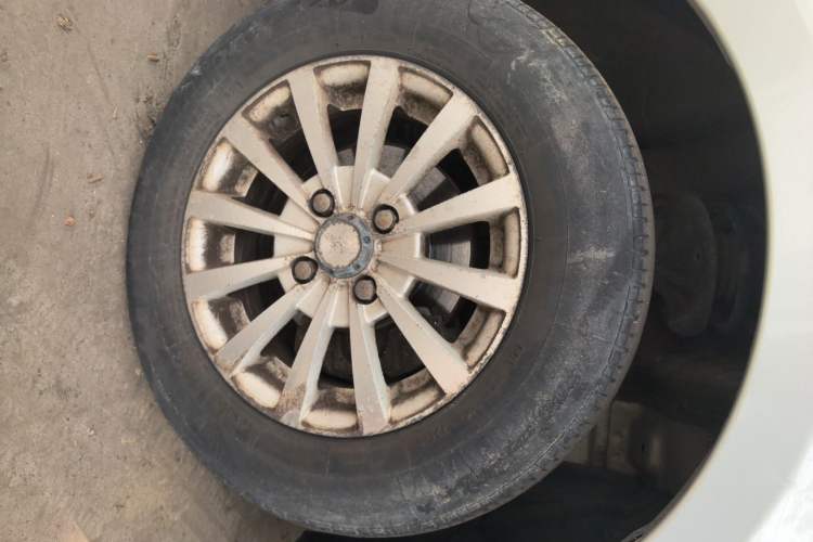 Used Chevrolet Sail 2013 Sedan 1.2L Manual Fashionable Happiness Edition Right Front Wheel Hub