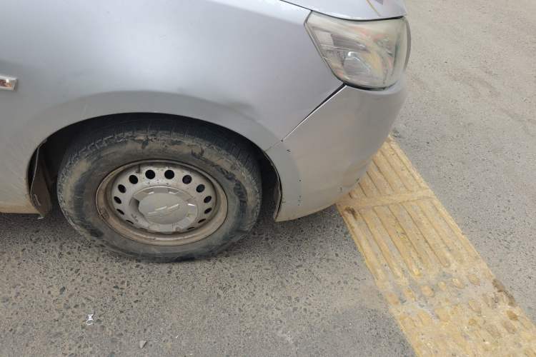 Used Chevrolet Sail 2013 Sedan 1.2L Manual Fashion Edition Right Front Wheel Hub