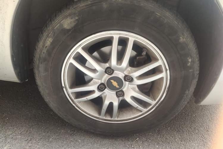 Used Chevrolet Sail 2013 Sedan 1.2L Manual Fashionable Happiness Edition Right Front Wheel Hub