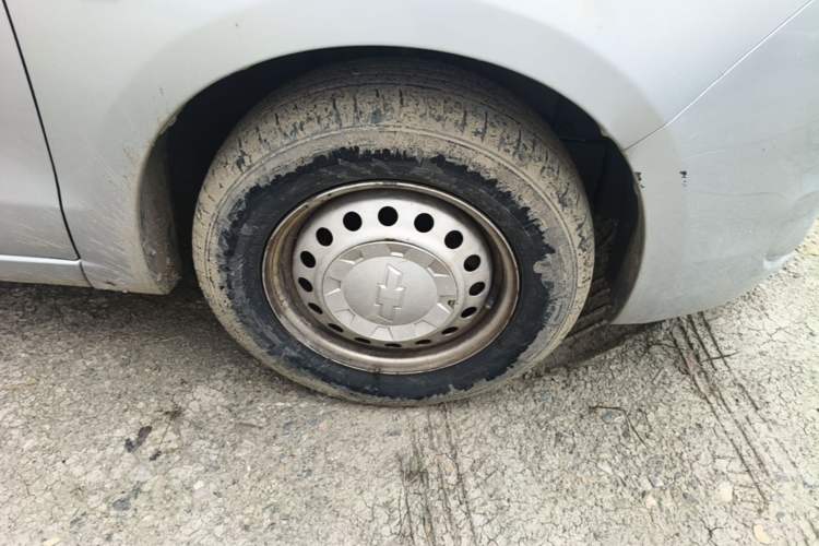 Used Chevrolet Sail 2013 Sedan 1.2L Manual Fashionable Happiness Edition Right Front Wheel Hub