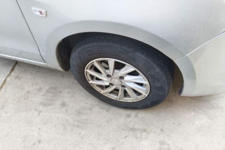 Used Chevrolet Sail 2013 Sedan 1.2L Manual Fashionable Happiness Edition Right Front Wheel Hub