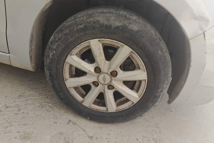 Used Chevrolet Sail 2013 Sedan 1.2L Manual Fashionable Happiness Edition Right Front Wheel Hub