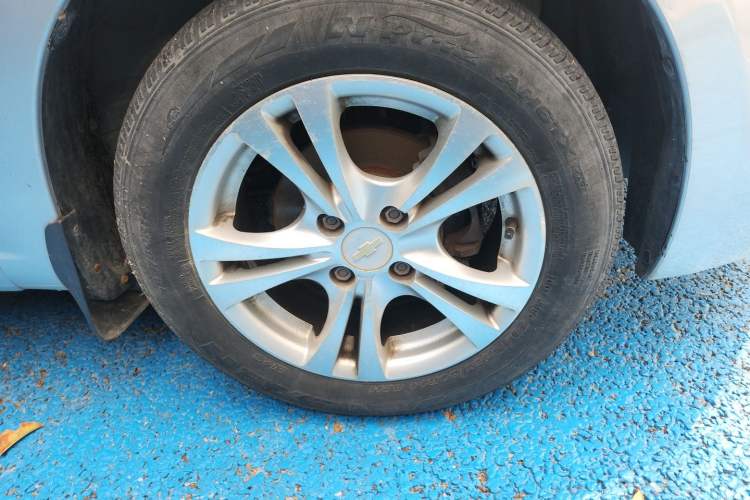 Used Chevrolet Sail 2013 Sedan 1.4L Manual Happiness Edition II Right Front Wheel Hub
