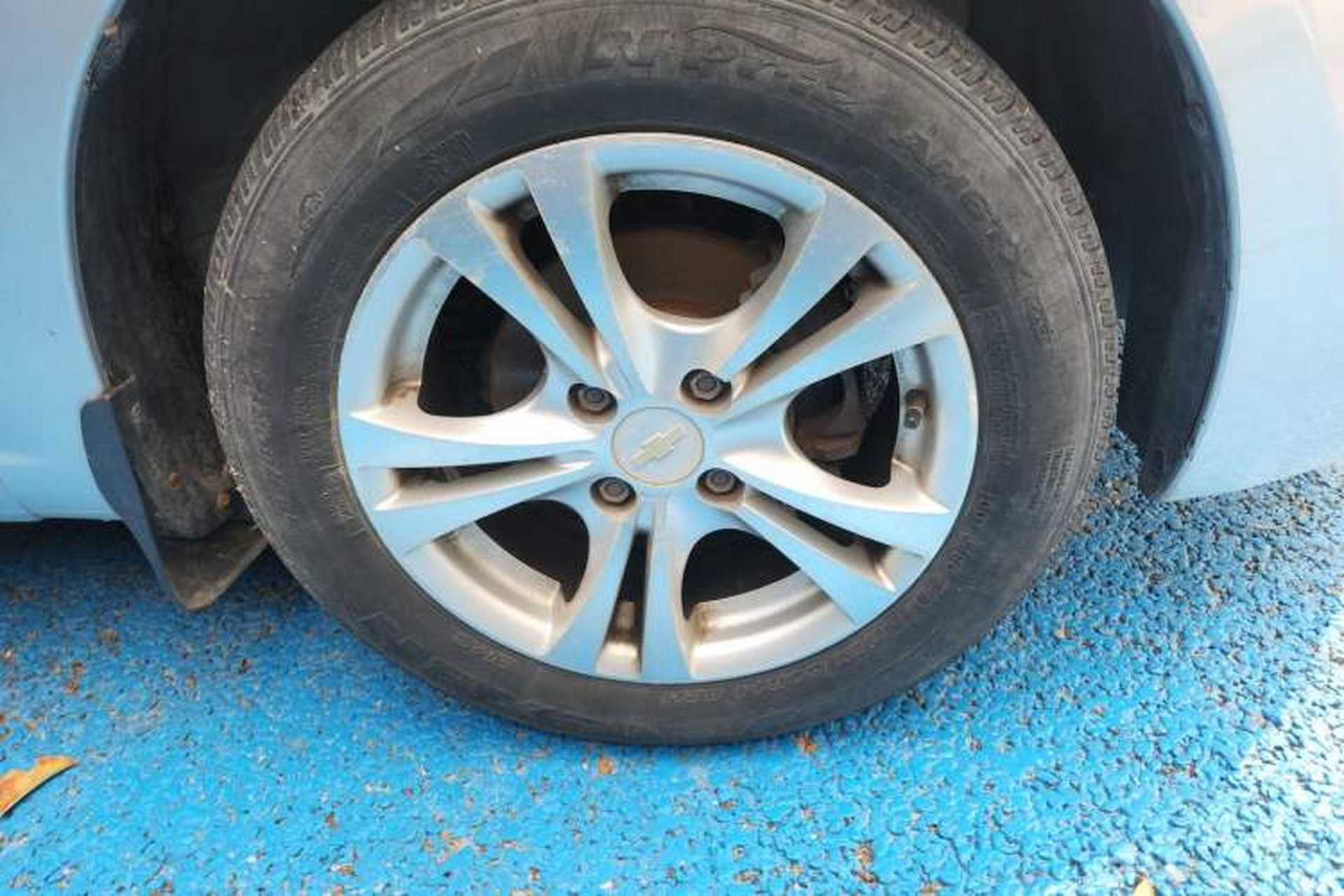 Used Chevrolet Sail 2013 Sedan 1.4L Manual Happiness Edition II Right Front Wheel Hub