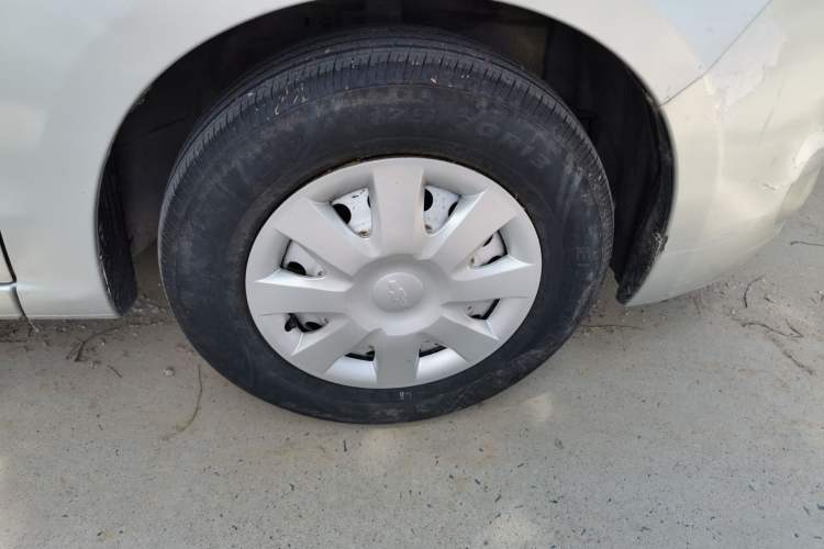 Used Chevrolet Sail 2013 Sedan 1.2L Manual Warm Edition Right Front Wheel Hub