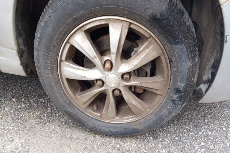 Used Chevrolet Sail 2013 Sedan 1.2L Manual Fashionable Happiness Edition Right Front Wheel Hub