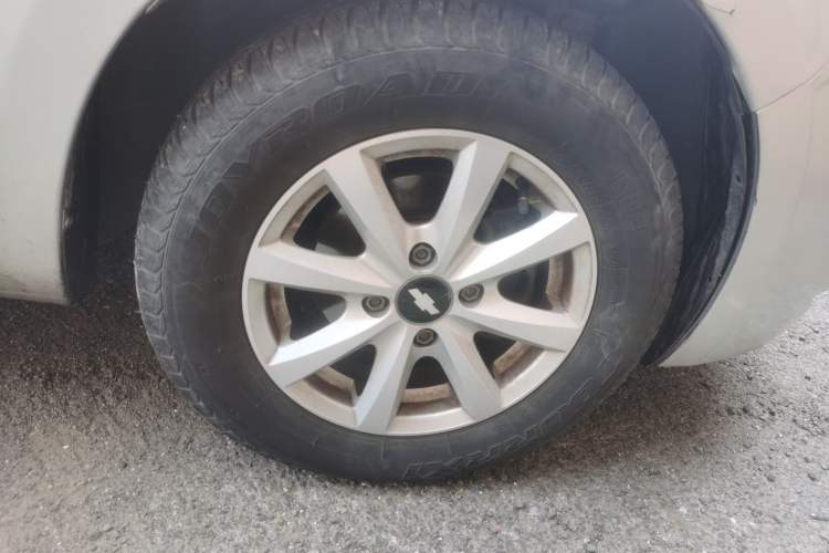 Used Chevrolet Sail 2013 Sedan 1.2L Manual Fashion Edition Right Front Wheel Hub