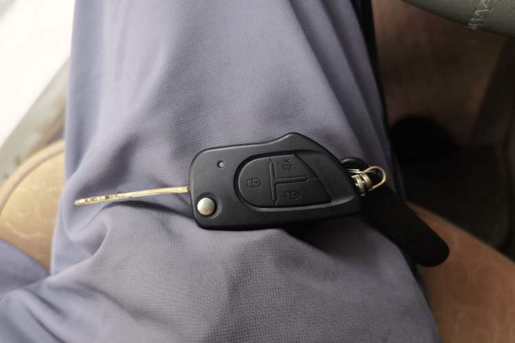 Used Chevrolet Sail 2013 Sedan 1.2L Manual Fashionable Happiness Edition Vehicle Key