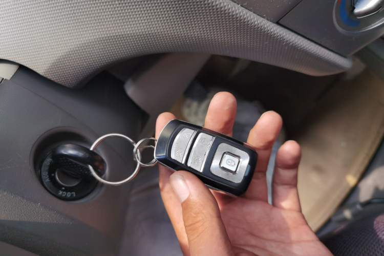 Used Chevrolet Sail 2013 Sedan 1.4L Manual Happiness Edition II Vehicle Key