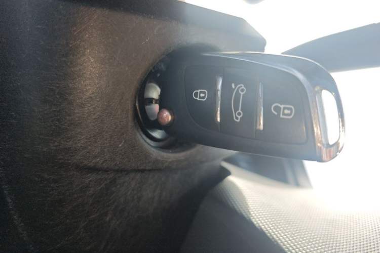 Used Chevrolet Sail 2013 Sedan 1.4L Manual - Youyi Happiness Edition Vehicle Key