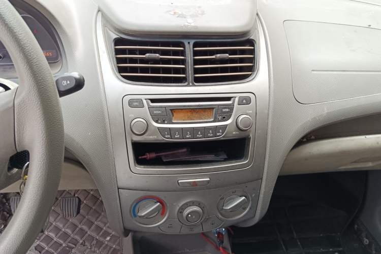 Used Chevrolet Sail 2013 Sedan 1.2L Manual Fashion Edition Audio And AC Panel