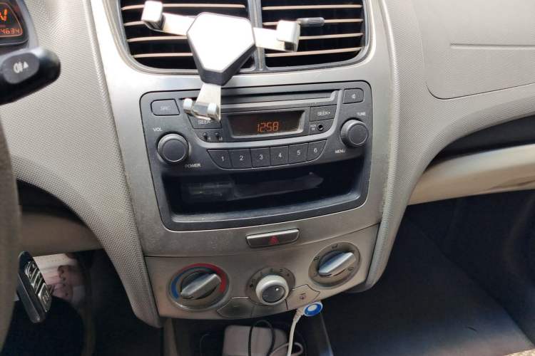 Used Chevrolet Sail 2013 Sedan 1.2L AMT Ideal Edition Audio And AC Panel