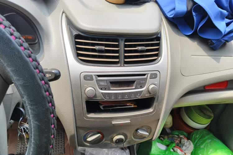 Used Chevrolet Sail 2013 Sedan 1.4L Manual Elegance Edition Audio And AC Panel