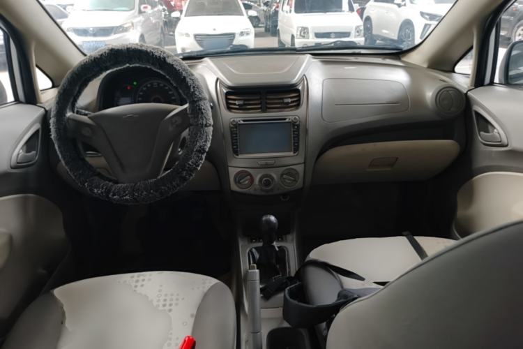 Used Chevrolet Sail 2013 Sedan 1.2L Manual Fashion Edition Center Console