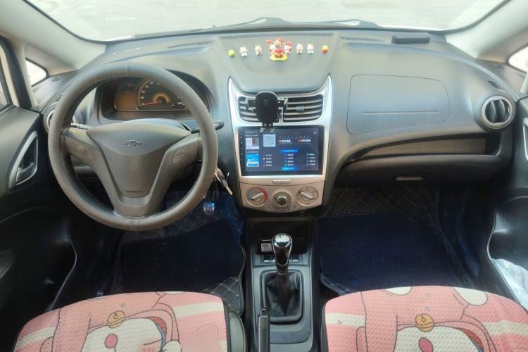 Used Chevrolet Sail 2013 Sedan 1.2L Manual Warm Edition Center Console