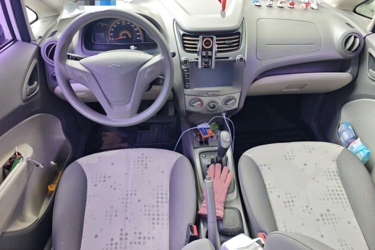 Used Chevrolet Sail 2013 Sedan 1.2L AMT Ideal Edition Center Console