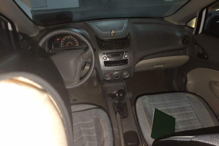 Used Chevrolet Sail 2013 Sedan 1.4L Manual - Youyi Happiness Edition Center Console