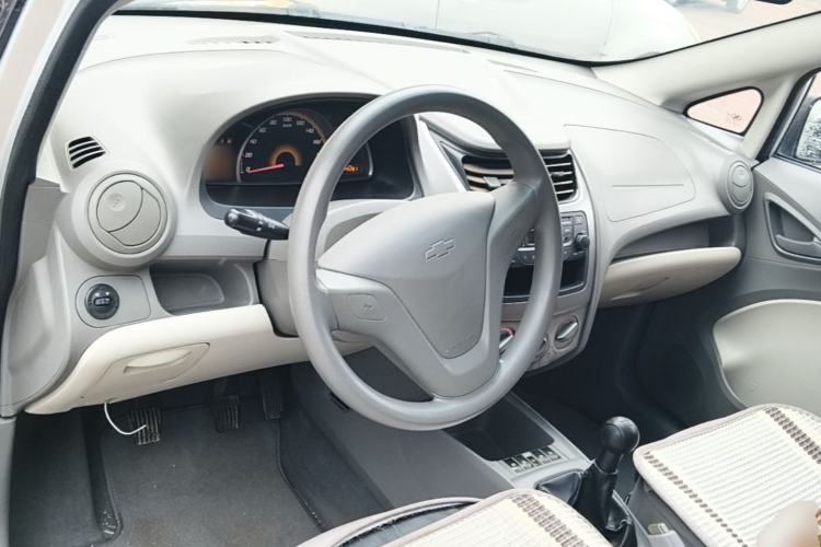 Used Chevrolet Sail 2013 Sedan 1.2L Manual Fashionable Happiness Edition Center Console