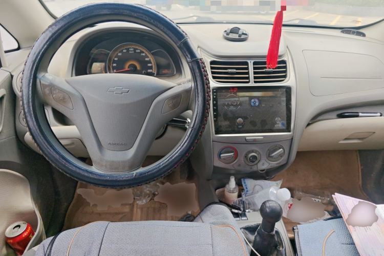 Used Chevrolet Sail 2013 Hatchback 1.2L Manual Warm Edition Center Console