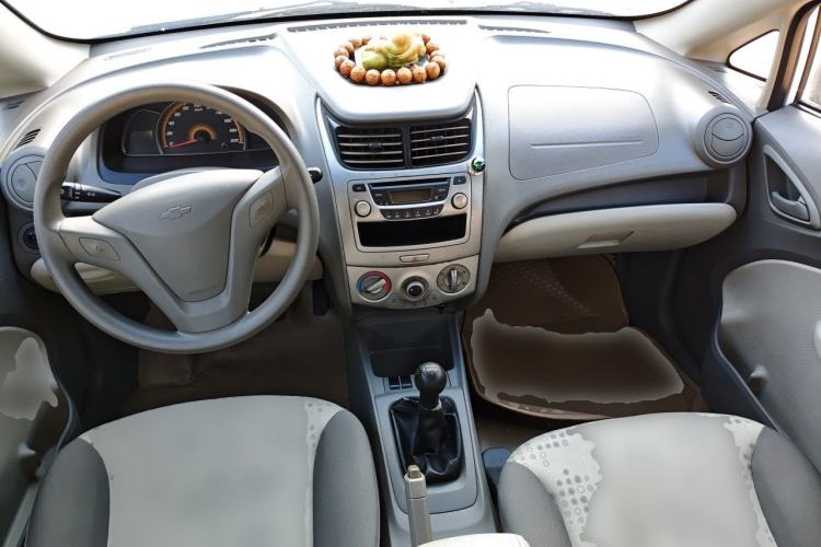 Used Chevrolet Sail 2013 Sedan 1.2L Manual Fashion Edition Center Console