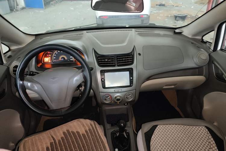 Used Chevrolet Sail 2013 Sedan 1.4L Manual Elegance Edition Center Console