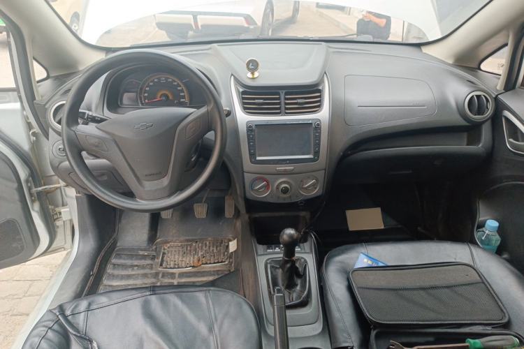 Used Chevrolet Sail 2013 Sedan 1.2L Manual Warm Edition Center Console