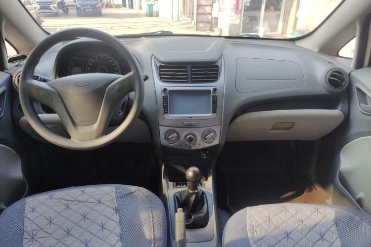 Used Chevrolet Sail 2013 Sedan 1.2L Manual Warm Edition Center Console