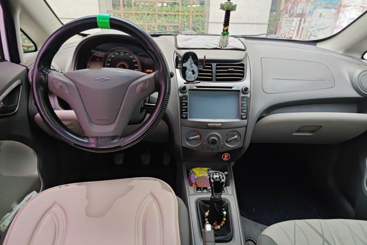Used Chevrolet Sail 2013 Hatchback 1.4L Manual Enjoyment Edition Center Console
