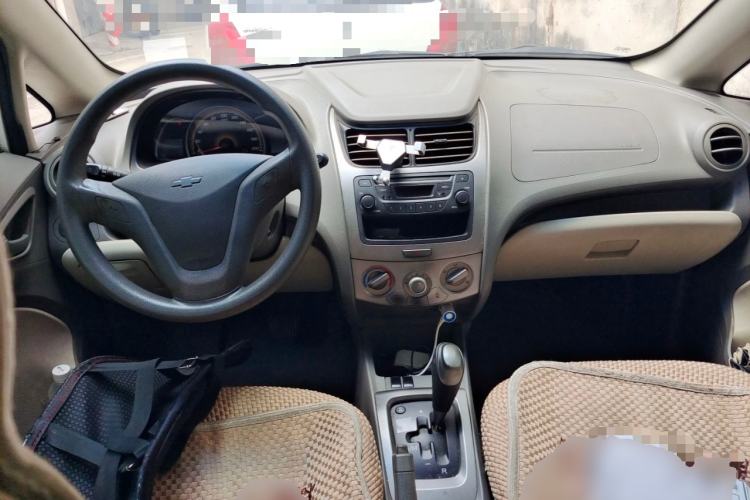 Used Chevrolet Sail 2013 Sedan 1.2L AMT Ideal Edition Center Console