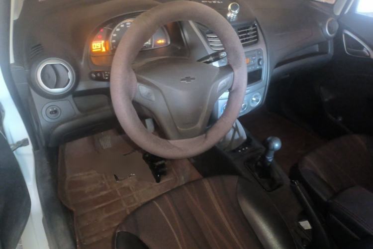 Used Chevrolet Sail 2013 Sedan 1.2L Manual Fashionable Happiness Edition Center Console