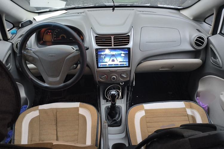 Used Chevrolet Sail 2013 Sedan 1.2L Manual Warm Edition Center Console