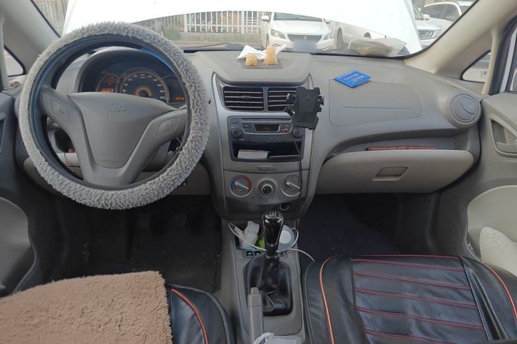 Used Chevrolet Sail 2013 Sedan 1.2L Manual Fashionable Happiness Edition Center Console