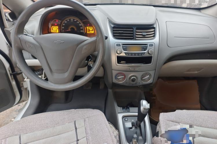 Used Chevrolet Sail 2013 Sedan 1.2L AMT Ideal Edition Center Console