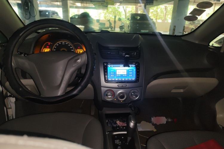 Used Chevrolet Sail 2013 Sedan 1.4L AMT Enjoy Edition Center Console