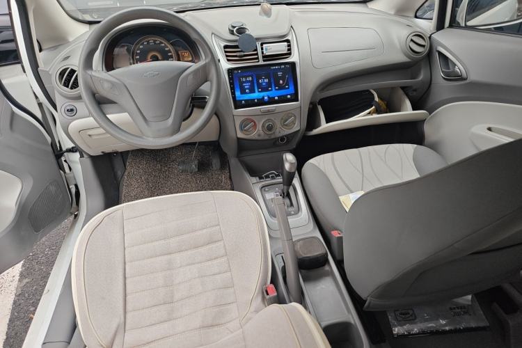 Used Chevrolet Sail 2013 Sedan 1.4L AMT Enjoy Edition Center Console