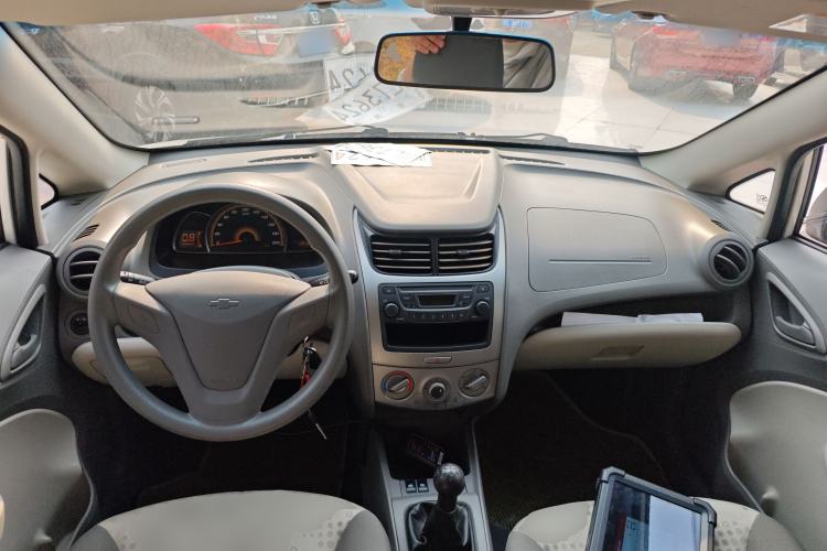 Used Chevrolet Sail 2013 Sedan 1.2L Manual Fashion Edition Center Console