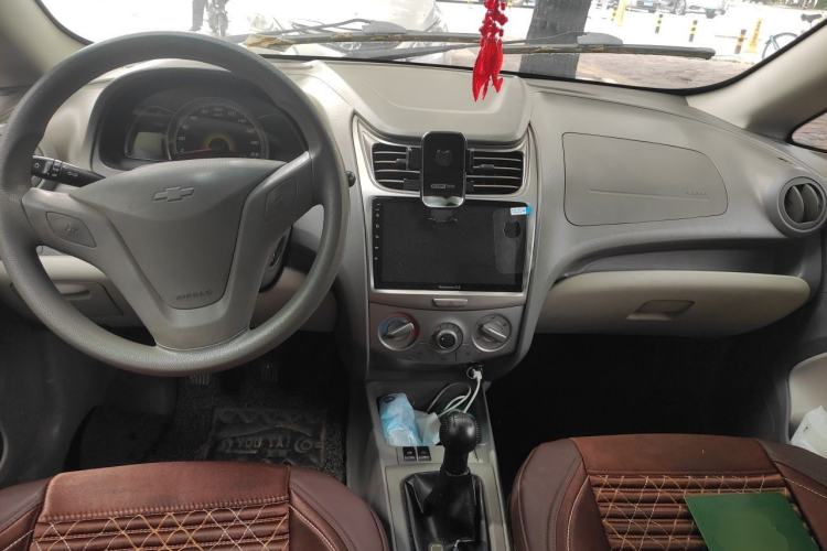 Used Chevrolet Sail 2013 Sedan 1.2L Manual Fashion Edition Center Console